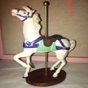 𝅺lot 1 Franklin Mint Carousel Animals